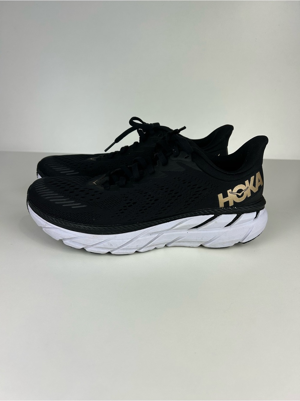 Hoka Clifton 7 Black with Gold Logo Running Walking Shoe Sneakers size 8
